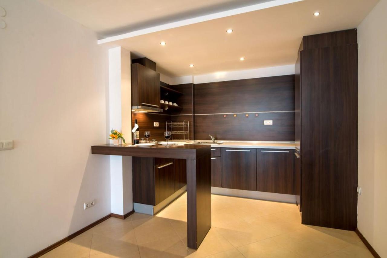 Spacious Studio With Balcony & Pool By The Marina Балчик Екстериор снимка