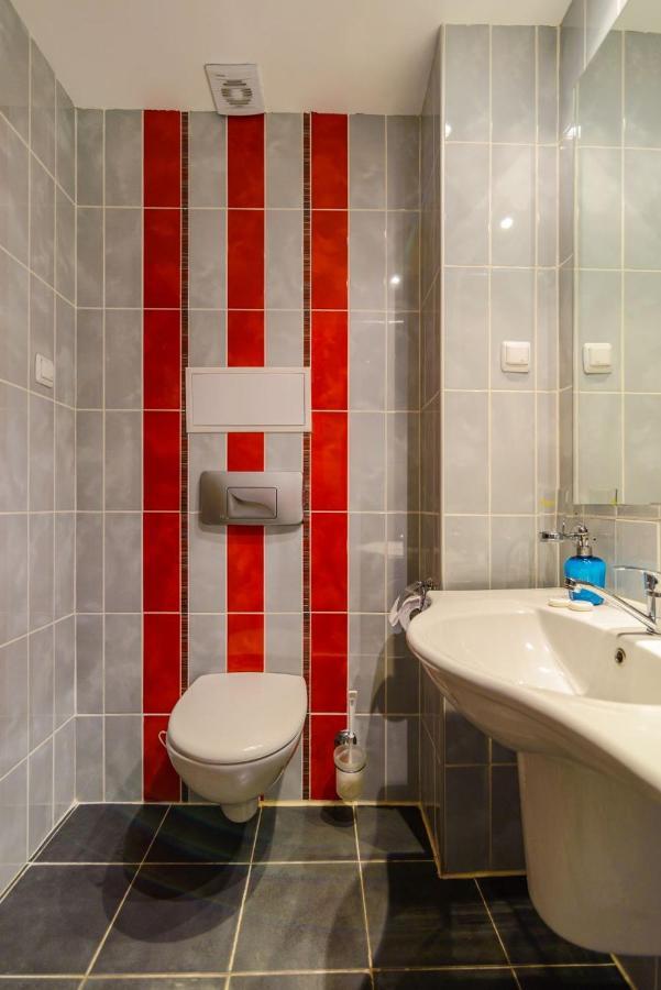 Spacious Studio With Balcony & Pool By The Marina Балчик Екстериор снимка