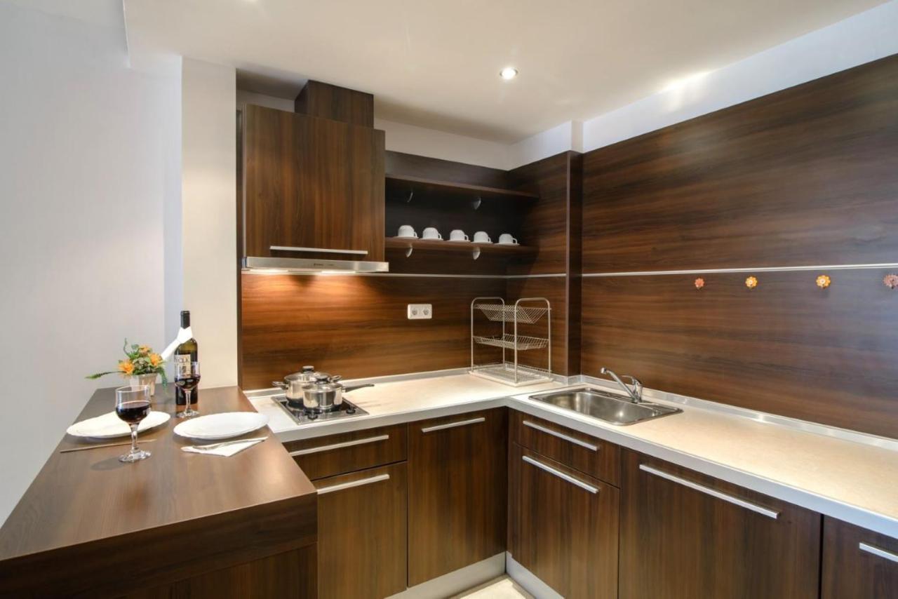 Spacious Studio With Balcony & Pool By The Marina Балчик Екстериор снимка