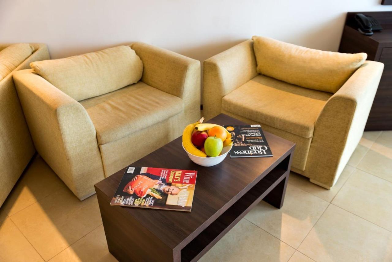 Spacious Studio With Balcony & Pool By The Marina Балчик Екстериор снимка